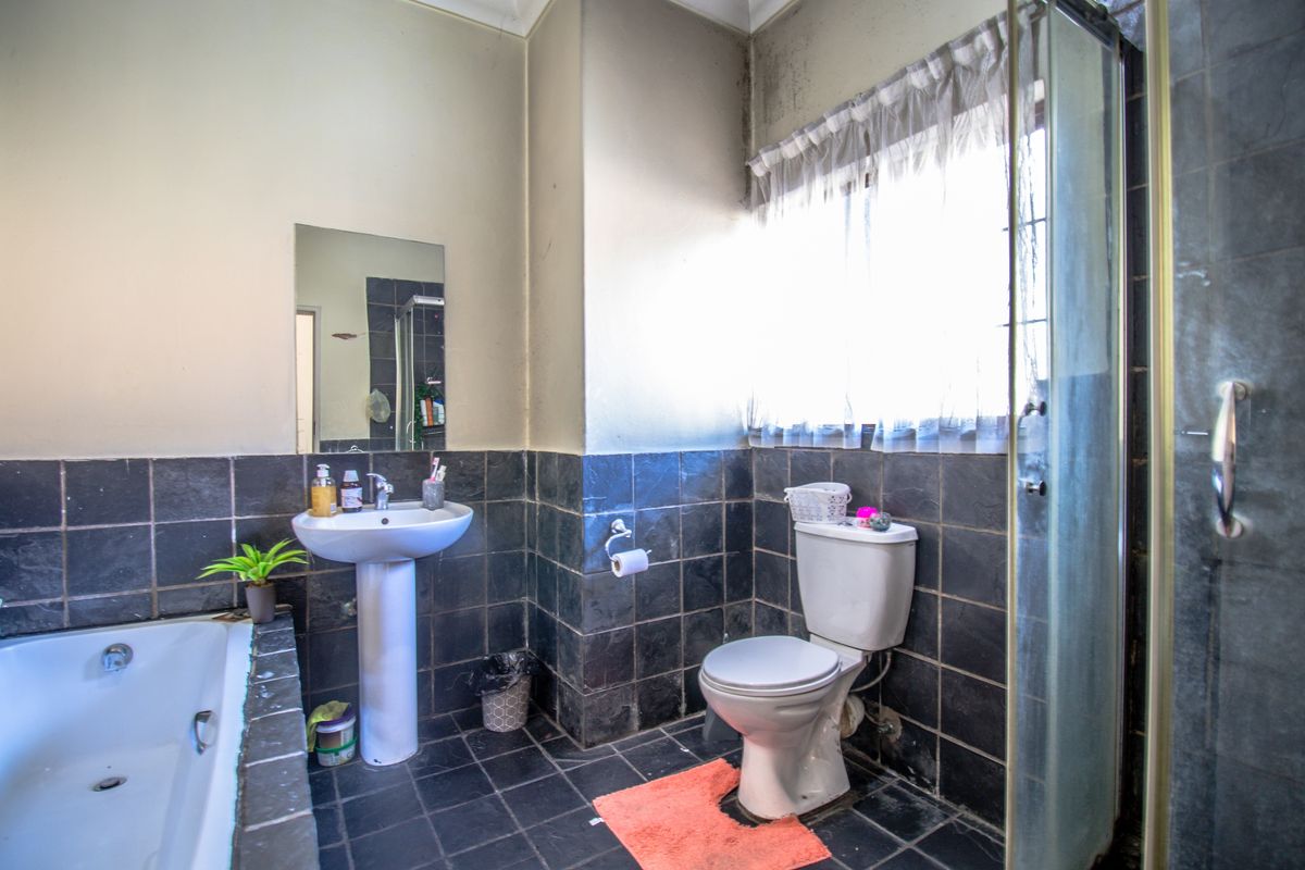 2 bed and 1 bath Ground Floor unit - Photo 3