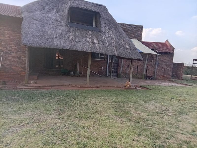 3 Bedroom 2 Bathroom Corner Stand House for Sale. - Photo 4