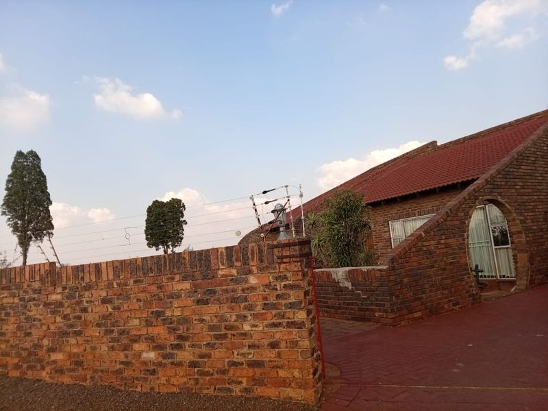 3 Bedroom 2 Bathroom Corner Stand House for Sale. - Photo 7