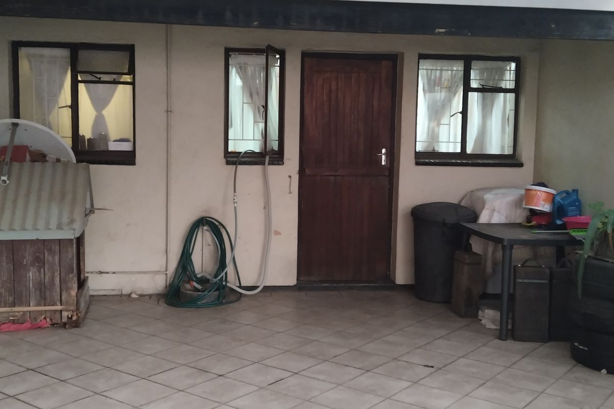 Income-Generating Gem – Prime Location in Heidelberg, Gauteng - Photo 5