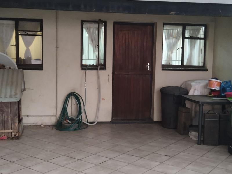 Income-Generating Gem – Prime Location in Heidelberg, Gauteng - Photo 5