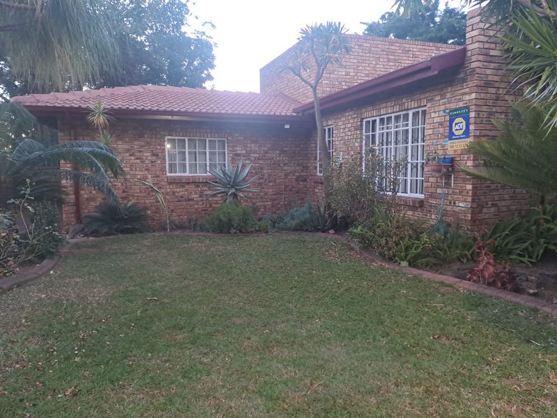 Charming 2-bedroom Garden Flat To Let in Geelhoutpark, Rustenburg - Photo 1