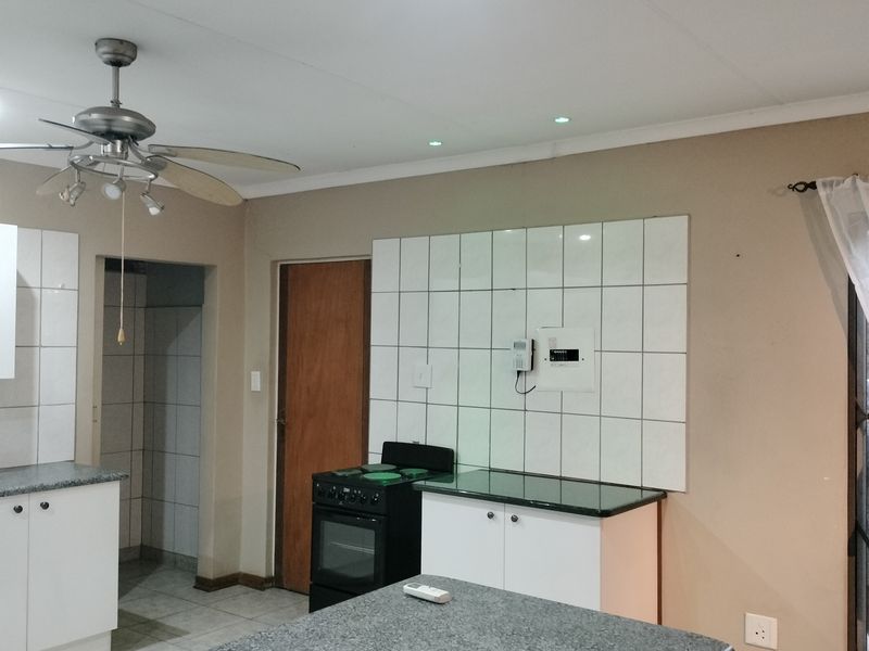 Charming 2-bedroom Garden Flat To Let in Geelhoutpark, Rustenburg - Photo 7