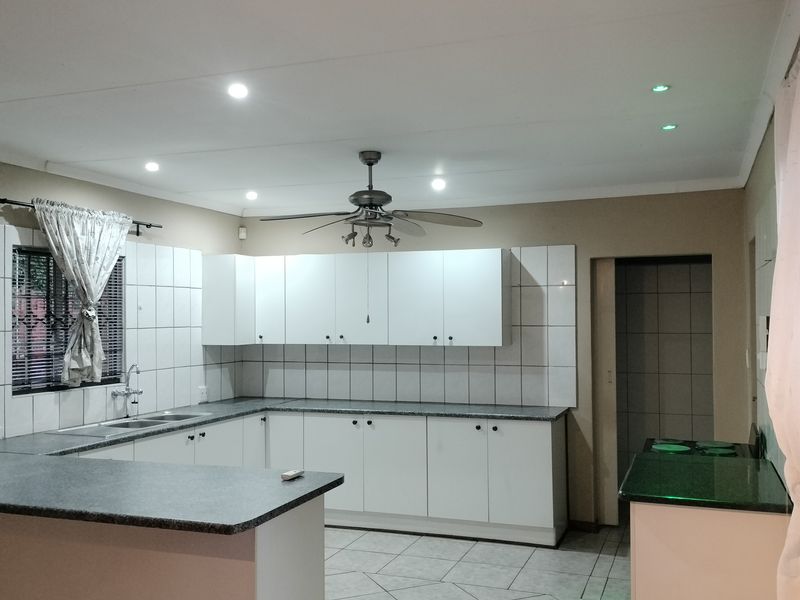 Charming 2-bedroom Garden Flat To Let in Geelhoutpark, Rustenburg - Photo 6