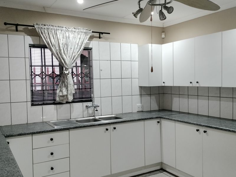 Charming 2-bedroom Garden Flat To Let in Geelhoutpark, Rustenburg - Photo 5