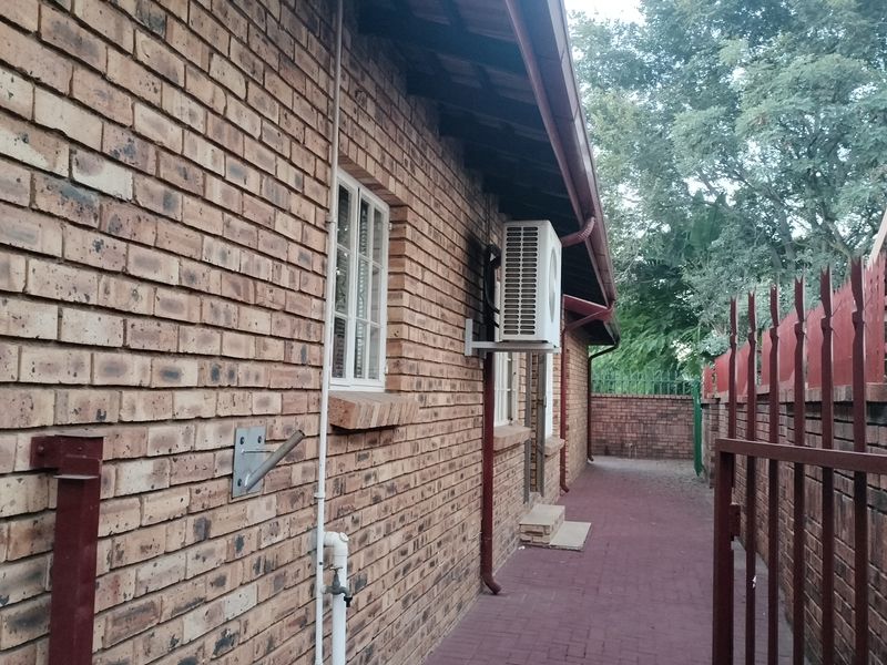 Charming 2-bedroom Garden Flat To Let in Geelhoutpark, Rustenburg - Photo 2