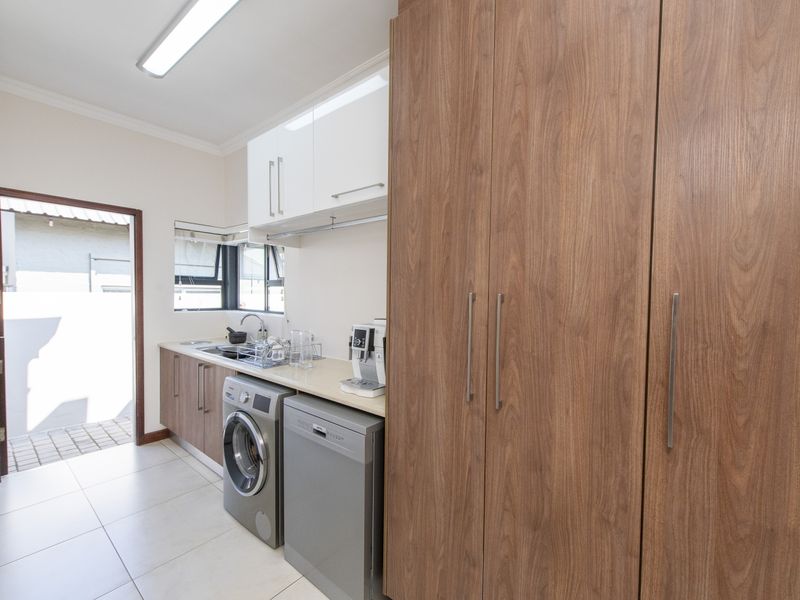 The Perfect Fit for the Starter Family !! - Photo 10