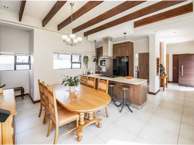 The Perfect Fit for the Starter Family !! - Photo 8