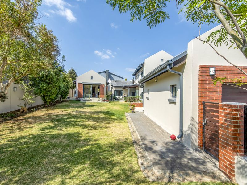 The Perfect Fit for the Starter Family !! - Photo 3