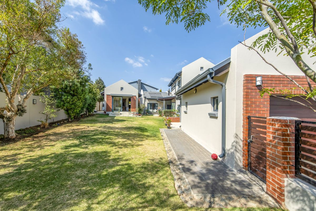 The Perfect Fit for the Starter Family !! - Photo 3