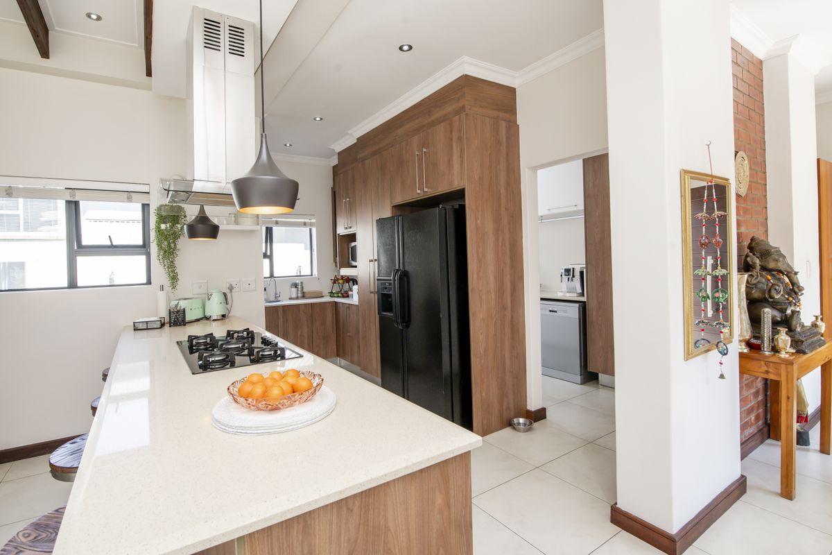 The Perfect Fit for the Starter Family !! - Photo 4