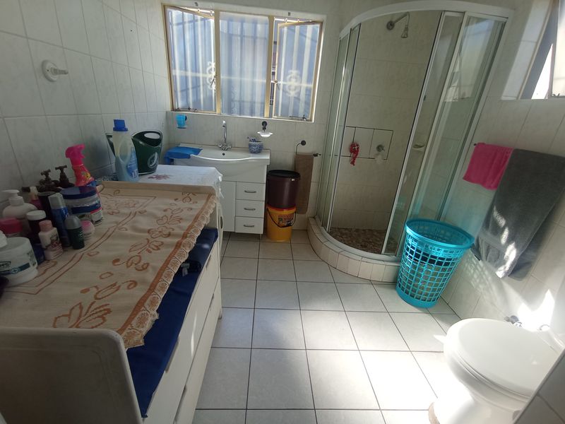 5 Bedroom House for Sale in Brixton, Johannesburg - Photo 8