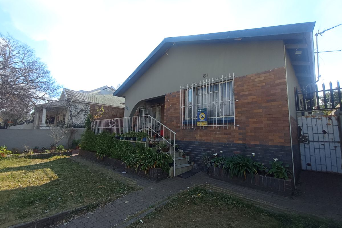 5 Bedroom House for Sale in Brixton, Johannesburg - Photo 2
