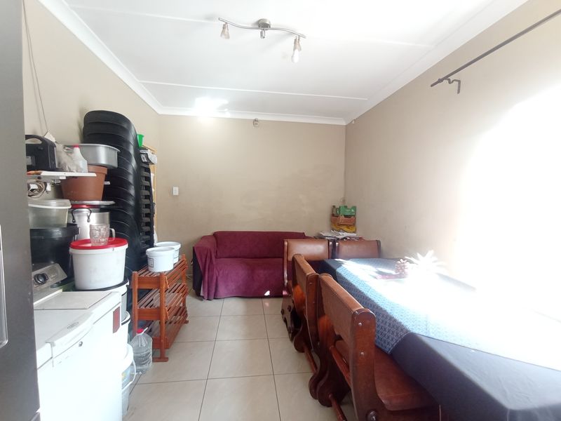 5 Bedroom House for Sale in Brixton, Johannesburg - Photo 4