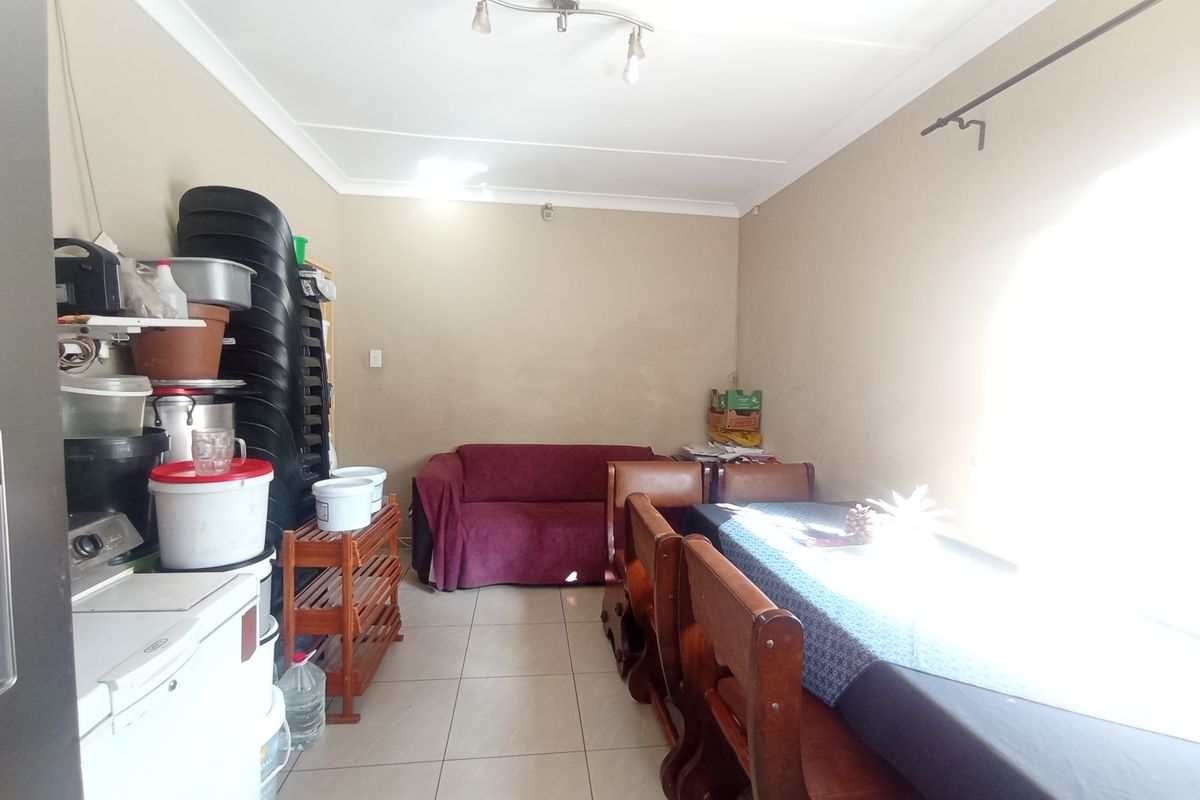5 Bedroom House for Sale in Brixton, Johannesburg - Photo 4