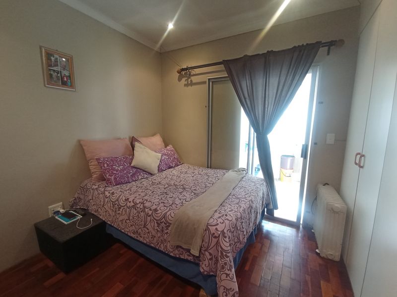 5 Bedroom House for Sale in Brixton, Johannesburg - Photo 5