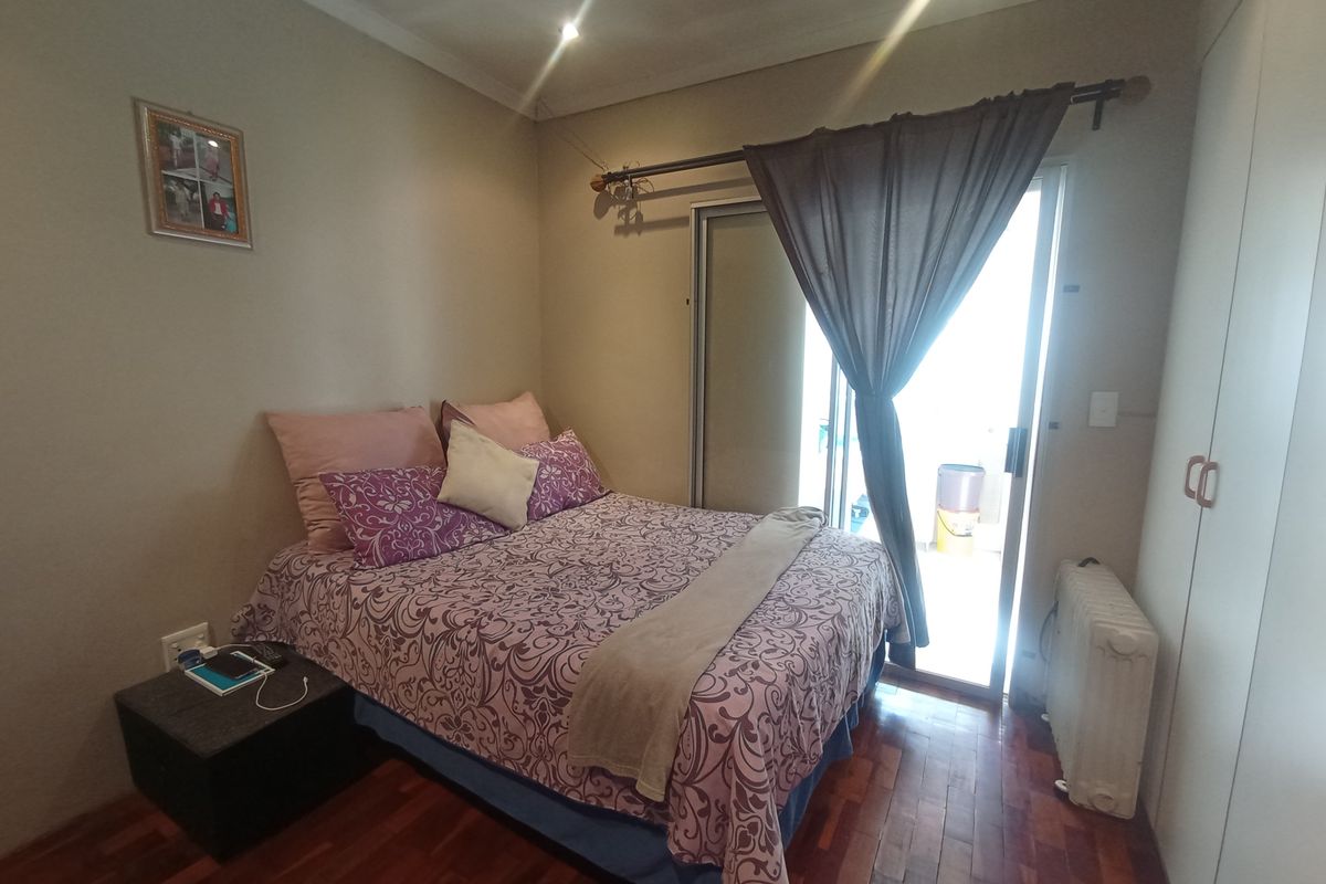 5 Bedroom House for Sale in Brixton, Johannesburg - Photo 5