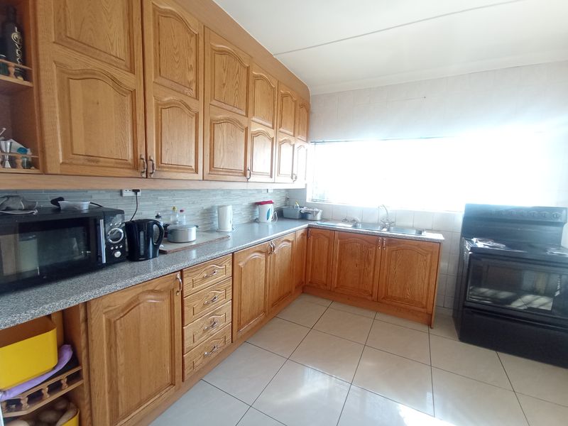 5 Bedroom House for Sale in Brixton, Johannesburg - Photo 3