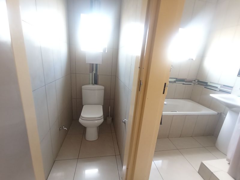 5 Bedroom House for Sale in Brixton, Johannesburg - Photo 10