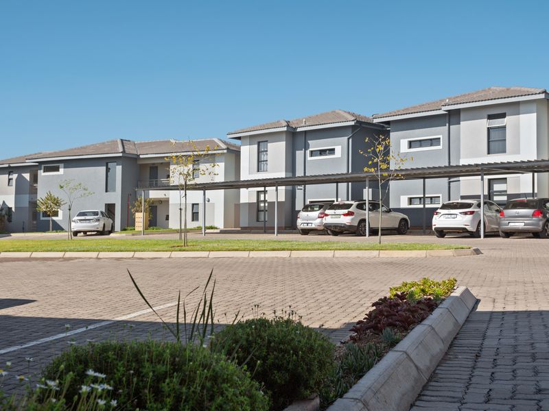 Embrace modern living in this lock up and go apartment... - Photo 5