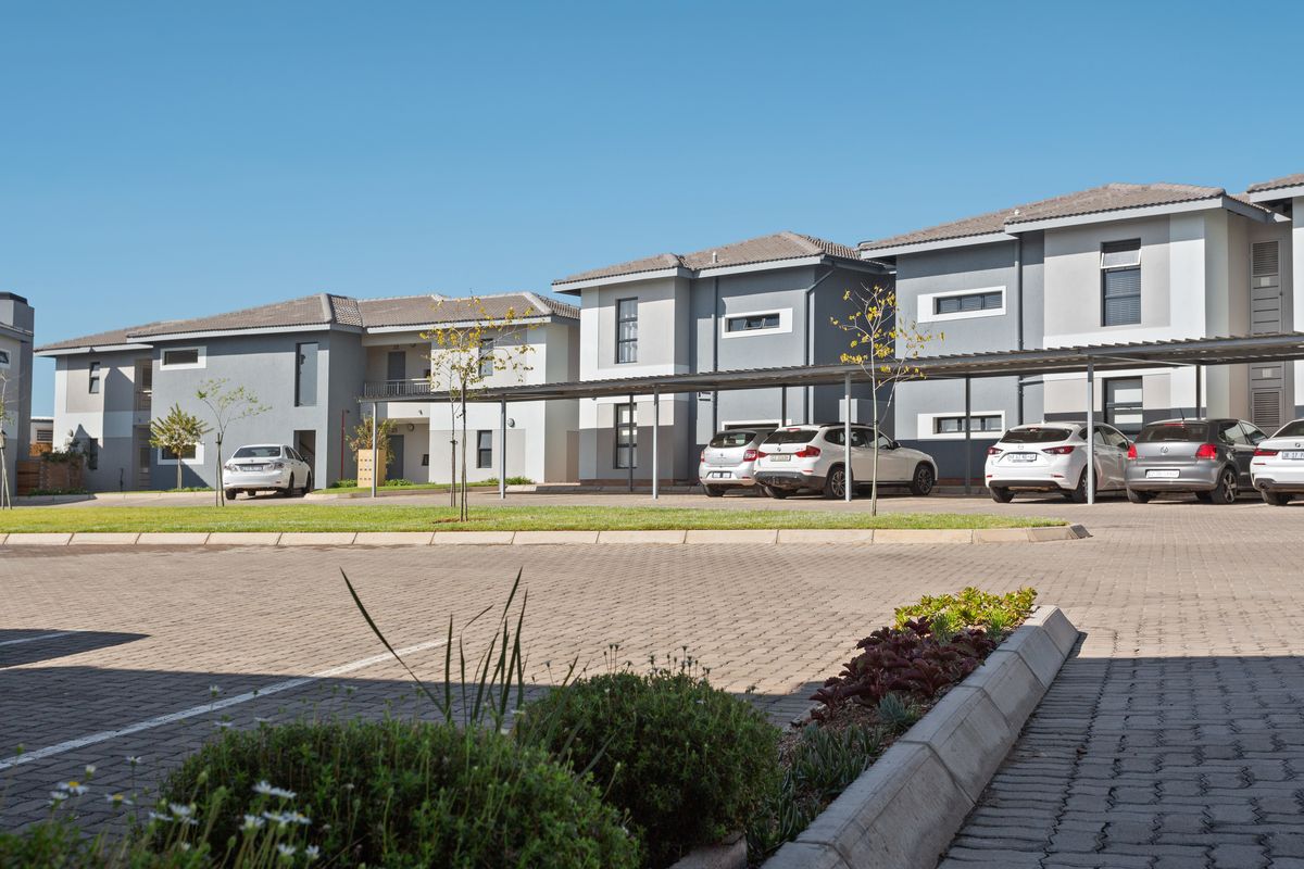 Embrace modern living in this lock up and go apartment... - Photo 5