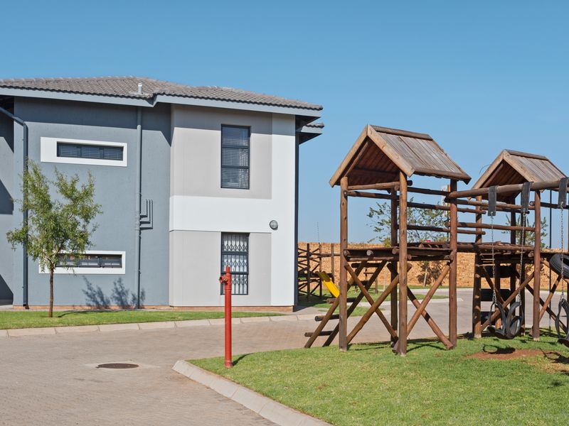 Embrace modern living in this lock up and go apartment... - Photo 10