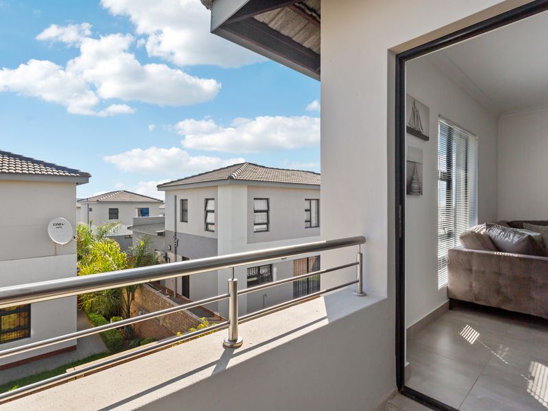 Embrace modern living in this lock up and go apartment... - Photo 2