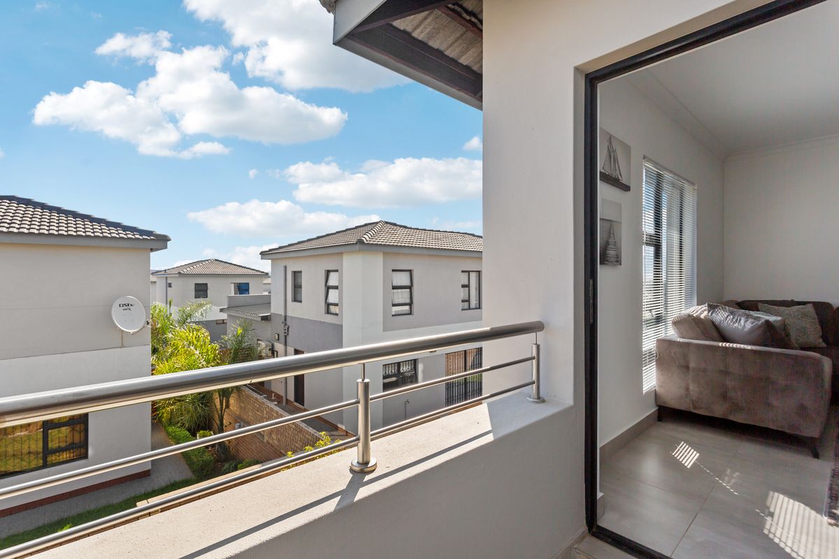 Embrace modern living in this lock up and go apartment... - Photo 2