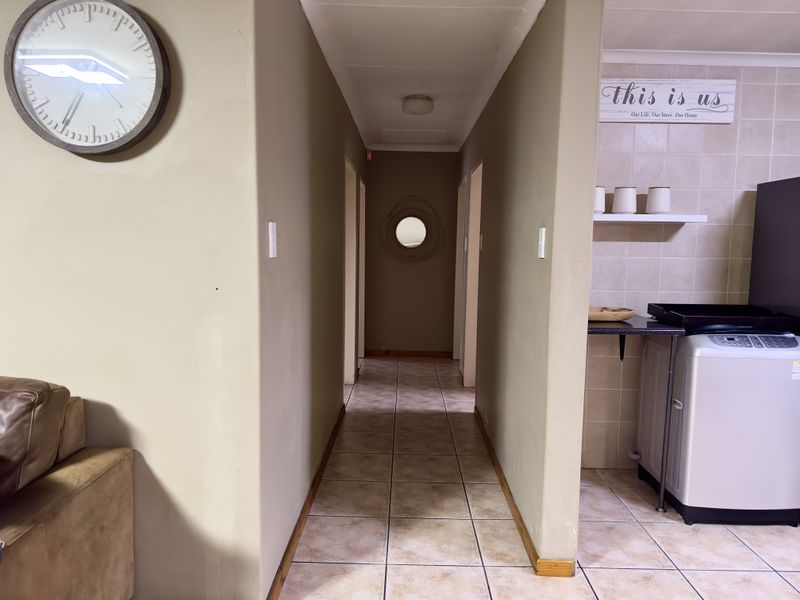 Well-Maintained Home Offering Comfort, Space and Security. - Photo 7