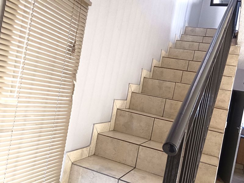 Stylish & Secure 2-Bedroom Duet in a Prime, High-Demand Estate - Photo 10