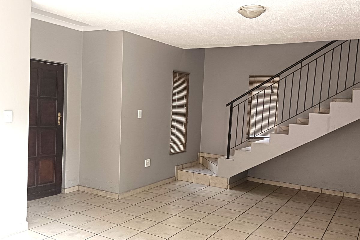 Stylish & Secure 2-Bedroom Duet in a Prime, High-Demand Estate - Photo 4