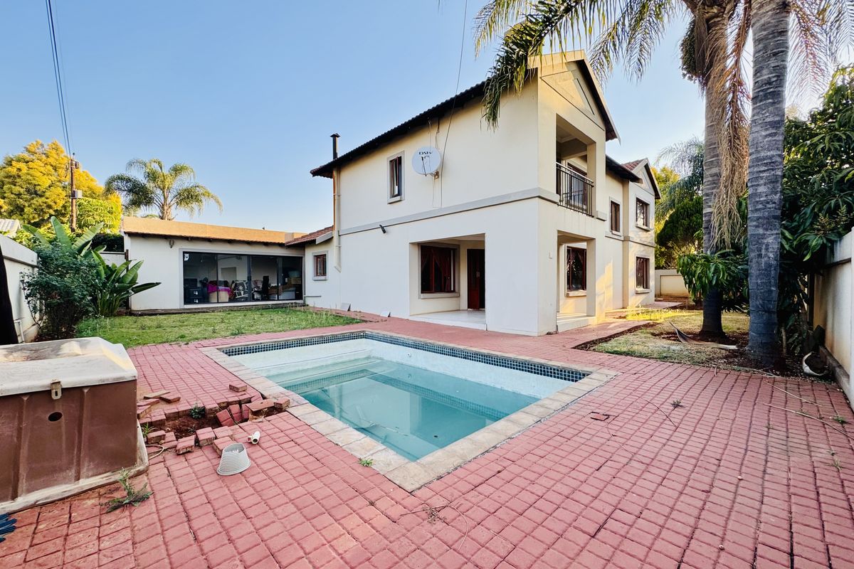 Modern Double-Story 3-Bedroom Home in Green Acres Estate - Photo 2