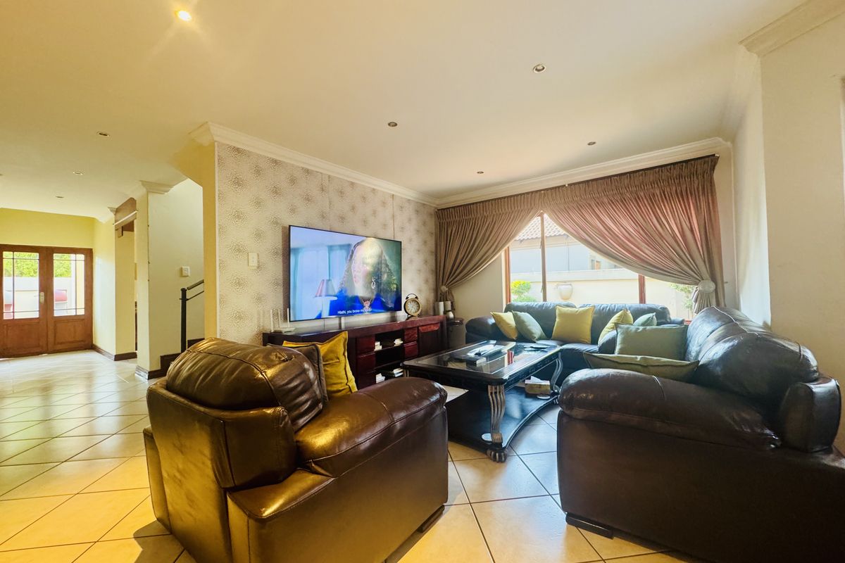 Modern Double-Story 3-Bedroom Home in Green Acres Estate - Photo 4