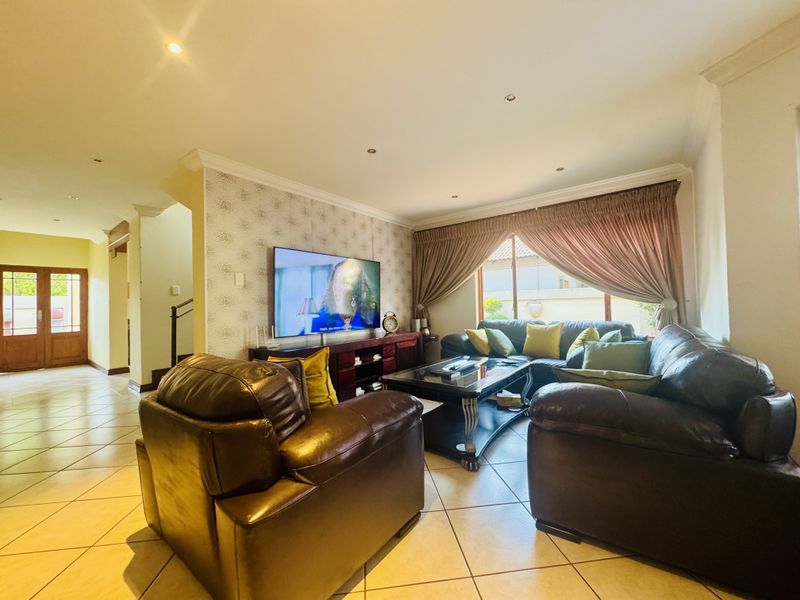 Modern Double-Story 3-Bedroom Home in Green Acres Estate - Photo 4