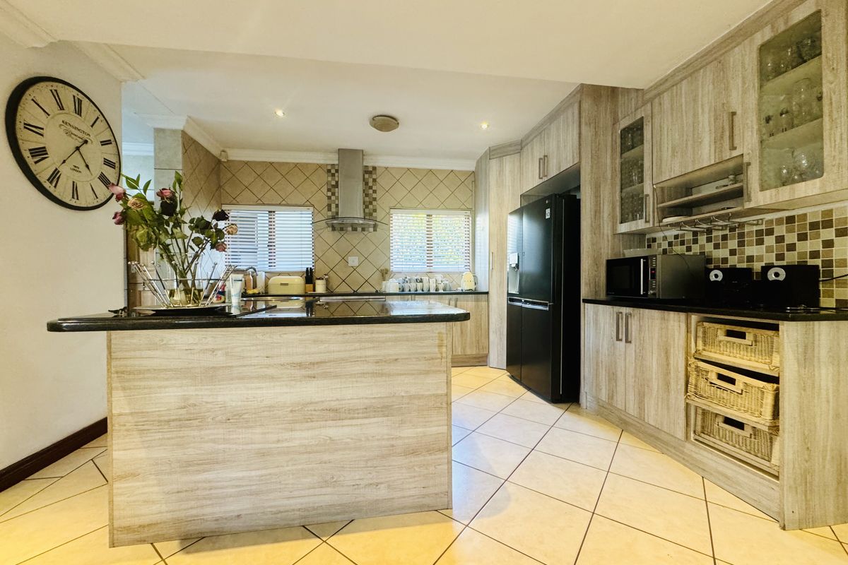 Modern Double-Story 3-Bedroom Home in Green Acres Estate - Photo 3