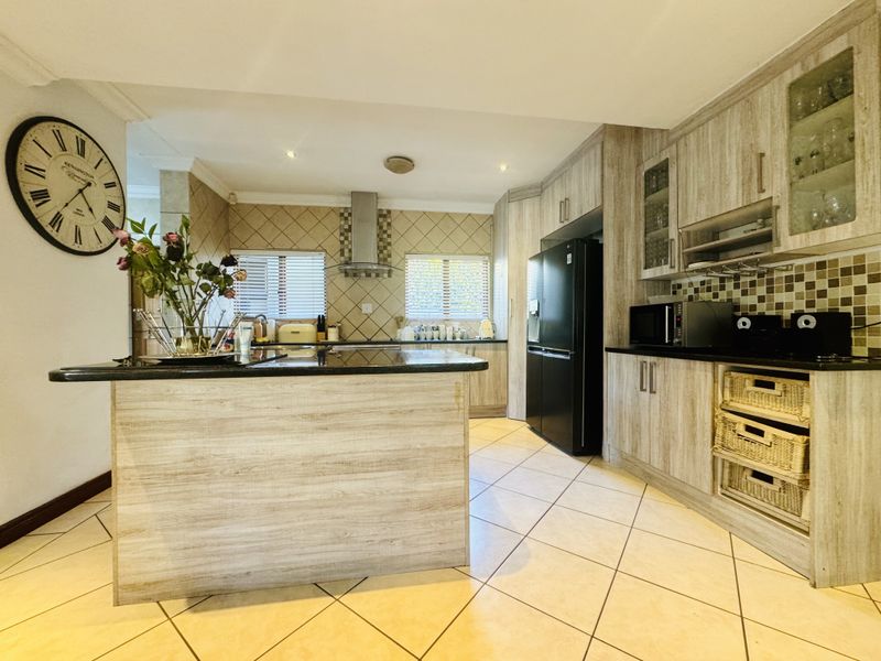 Modern Double-Story 3-Bedroom Home in Green Acres Estate - Photo 3