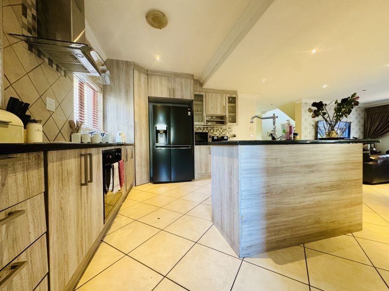 Modern Double-Story 3-Bedroom Home in Green Acres Estate - Photo 6