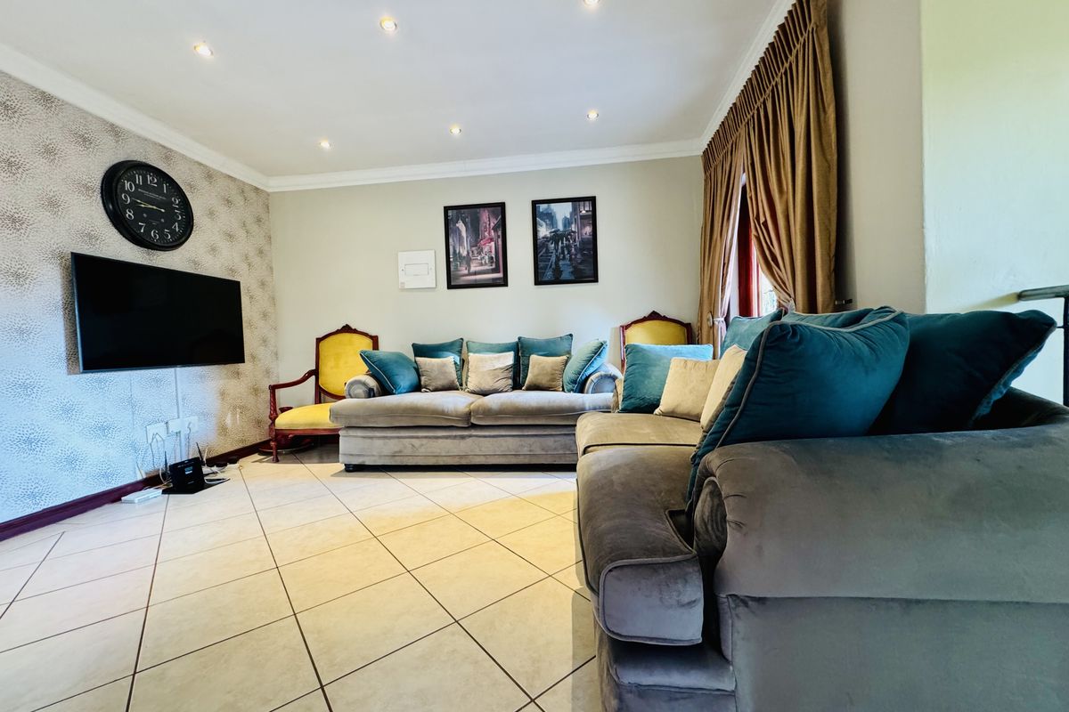 Modern Double-Story 3-Bedroom Home in Green Acres Estate - Photo 5