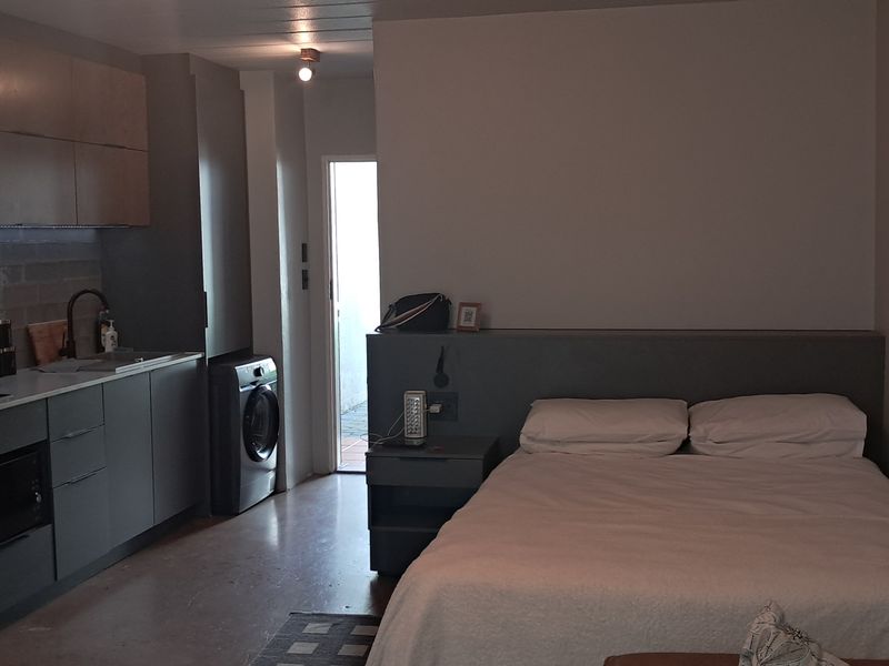 Modern and Secure townhouse in Melville -  R580 000 - Photo 10