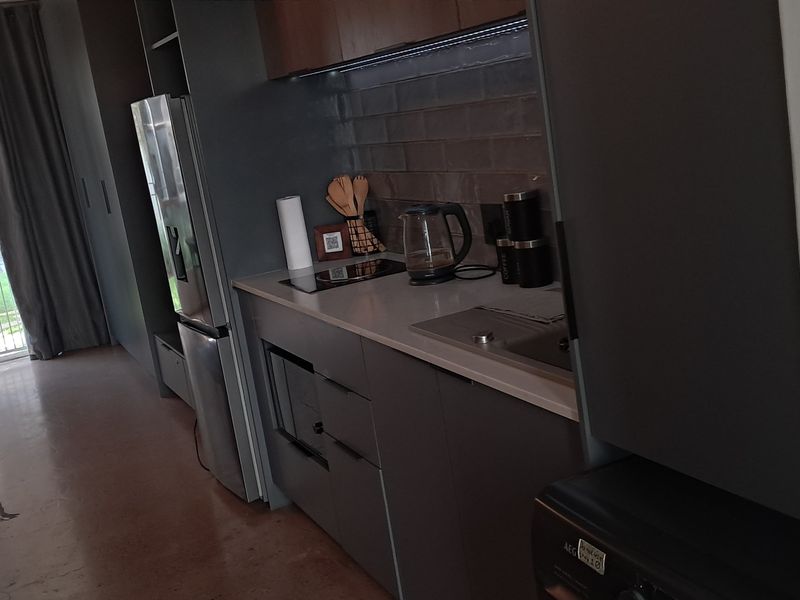 Modern and Secure townhouse in Melville -  R580 000 - Photo 3