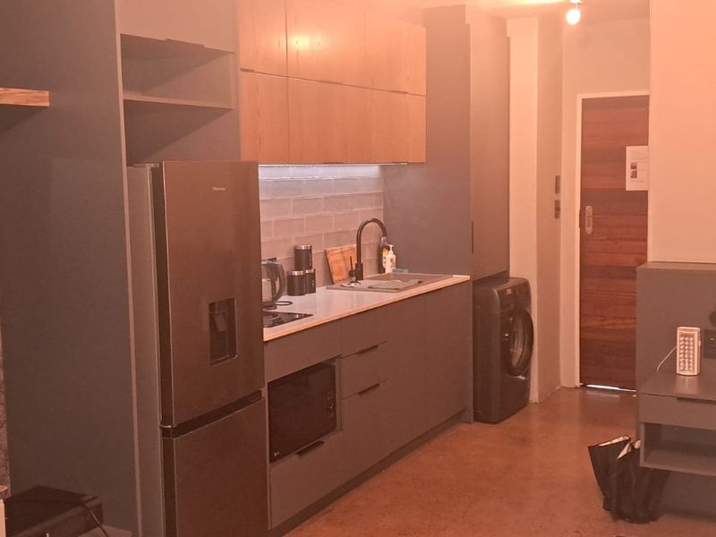 Modern and Secure townhouse in Melville -  R580 000 - Photo 4