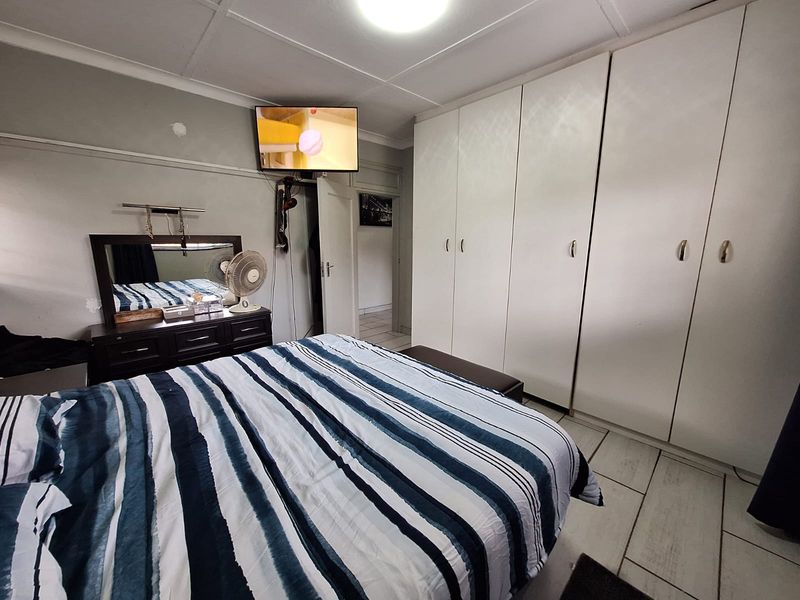 WELL PRICED FAMILY HOME WITH FLATLET - Photo 10