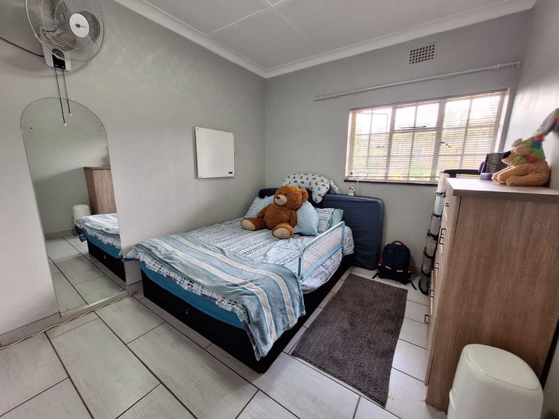 WELL PRICED FAMILY HOME WITH FLATLET - Photo 8