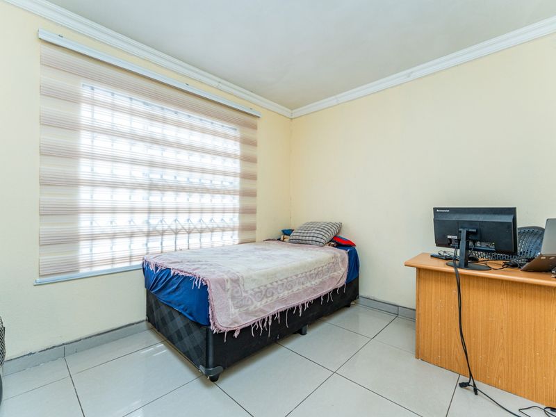 Secure 4 bedroom house in Mindalore R11 000 pm - Photo 7