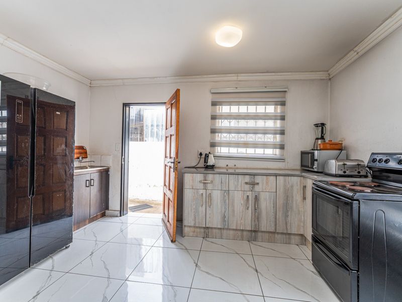 Secure 4 bedroom house in Mindalore R11 000 pm - Photo 6