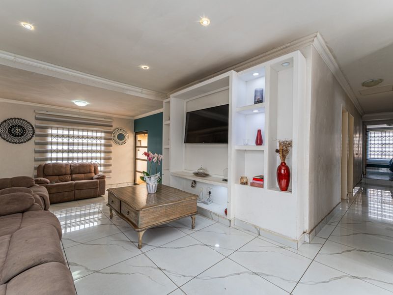 Secure 4 bedroom house in Mindalore R11 000 pm - Photo 3