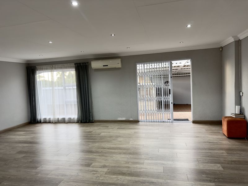 Elegant Family Home with Pool, Flatlet and Modern Touches. - Photo 5