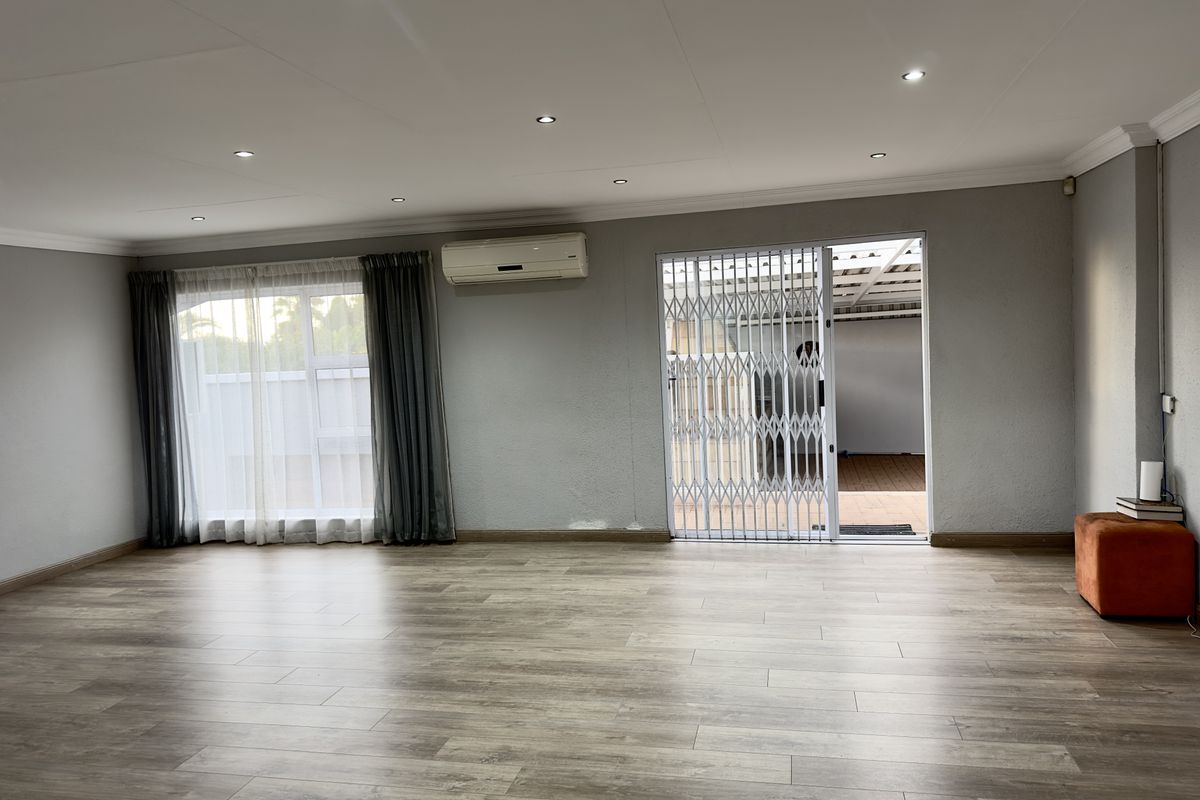 Elegant Family Home with Pool, Flatlet and Modern Touches. - Photo 5