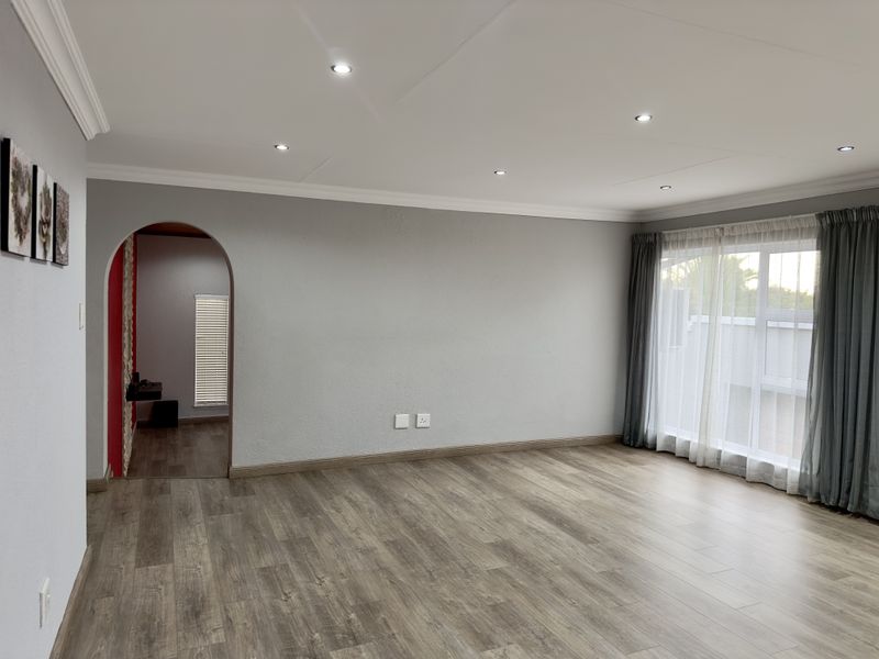 Elegant Family Home with Pool, Flatlet and Modern Touches. - Photo 6