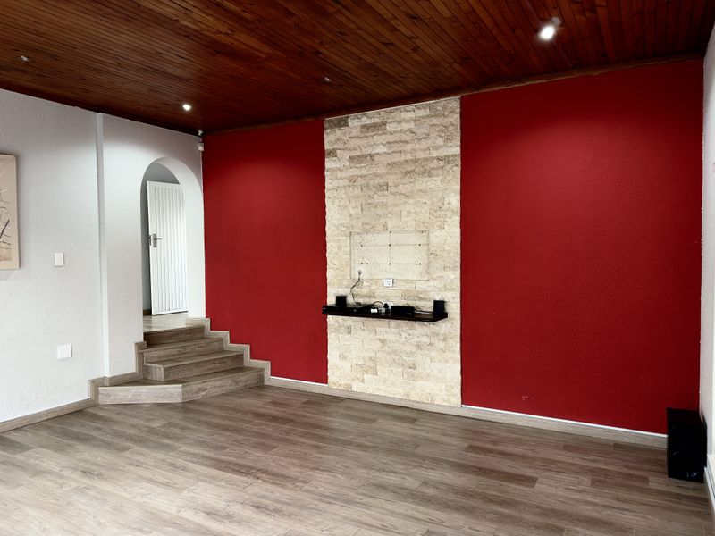 Elegant Family Home with Pool, Flatlet and Modern Touches. - Photo 3